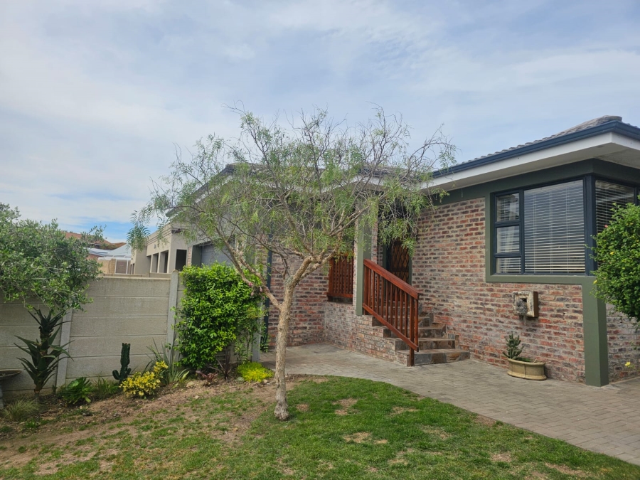 3 Bedroom Property for Sale in Reebok Western Cape